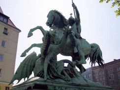 Скульптура св. Георгия в квартале Николаифиртель Скульптура св. Георгия в квартале Николаифиртель