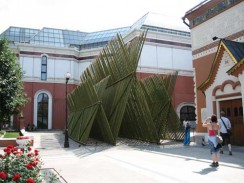 Россия. Москва. Третьяковская галерея. Лаврушинский переулок, 10. Дворик музея.