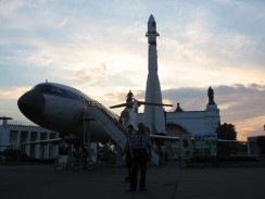 Россия. Москва. ВВЦ. Перед павильоном Космос.