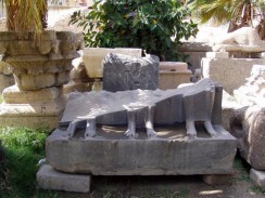 На развалинах бывшего храма Серапеум. Александрия. Египет.