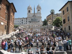 Испанская лестница — грандиозное сооружение, состоящее из 138 ступеней. Рим. Италия.