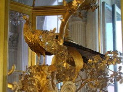 Россия. Санкт-Петербург. Эрмитаж. Знаменитые часы «Павлин» мастера Джеймса Кокса Россия. Санкт-Петербург. Эрмитаж. Знаменитые часы «Павлин» мастера Джеймса Кокса