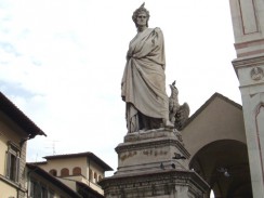 Памятник Данте Алигьери около Базилики Санта-Кроче. Флоренция. Италия. Памятник Данте Алигьери около Базилики Санта-Кроче. Флоренция. Италия.