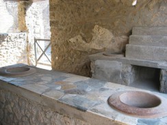 Италия. Неаполь. Помпеи. Термополиум — столовая, кафе Италия. Неаполь. Помпеи. Термополиум — столовая, кафе