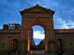 Италия. Милан. Ворота Порта-Нуова.