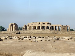 Рамессеум — поминальный храм фараона Рамсеса II. Луксор. Египет. Рамессеум — поминальный храм фараона Рамсеса II. Луксор. Египет.