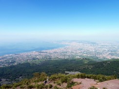 Италия. Так выглядит Неаполь со склона Везувия. Италия. Так выглядит Неаполь со склона Везувия.