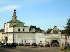 У стен Горицкого монастыря в Переславле-Залесском. Россия.