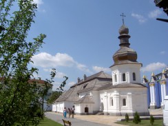 Трапезная и церковь Иоанна Богослова на территории Михайловского Златоверхого монастыря. Киев. Украина.