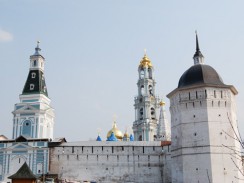 Каличья и Плотничья башни Троице-Сергиевой Лавры. Сергиев Посад. Россия.